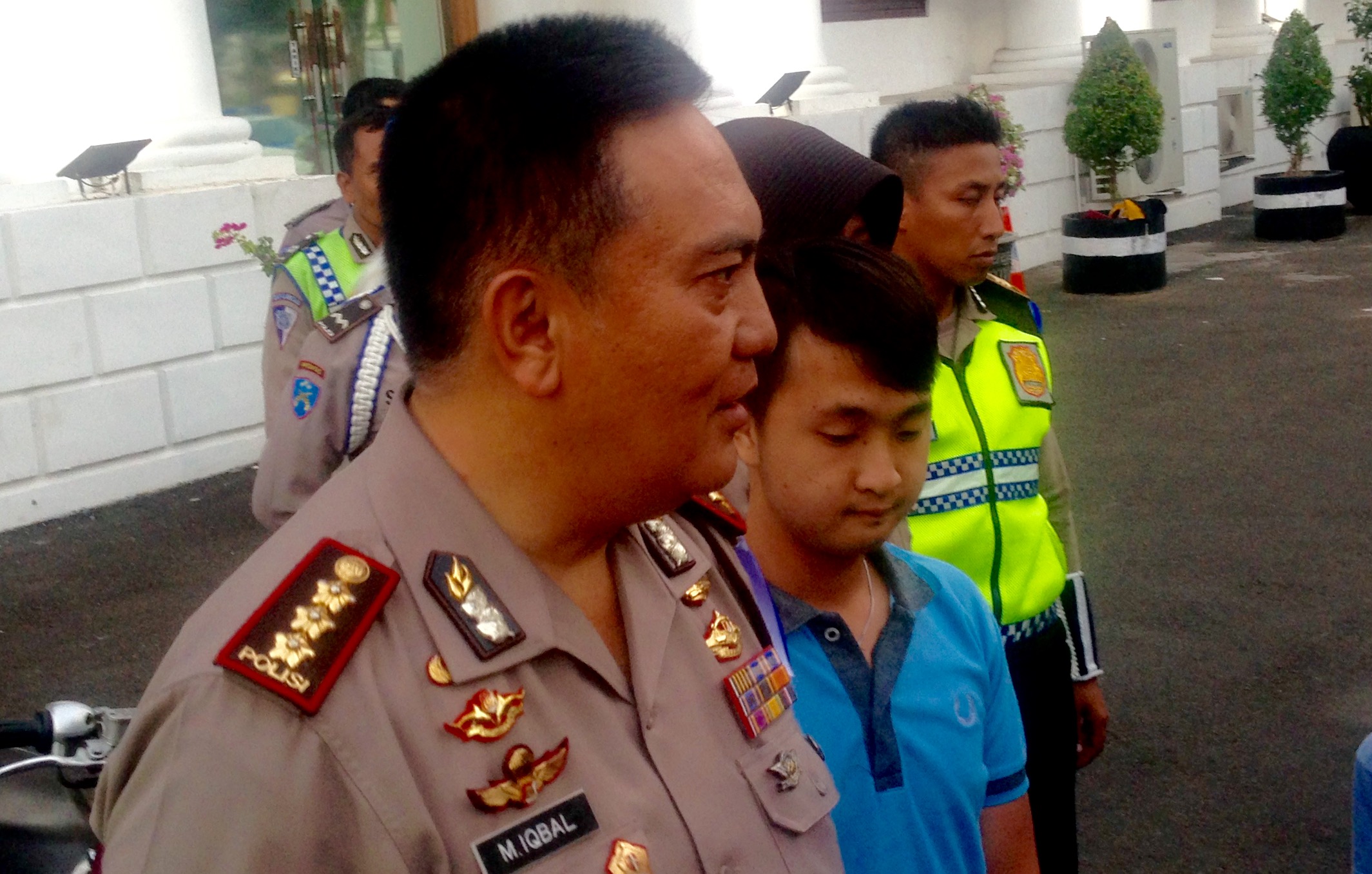 Kombes Pol M Iqbal bersama Tersangka Kecelakaan di Jalan Darmo, George Gillbert Thie. (Foto: farid)