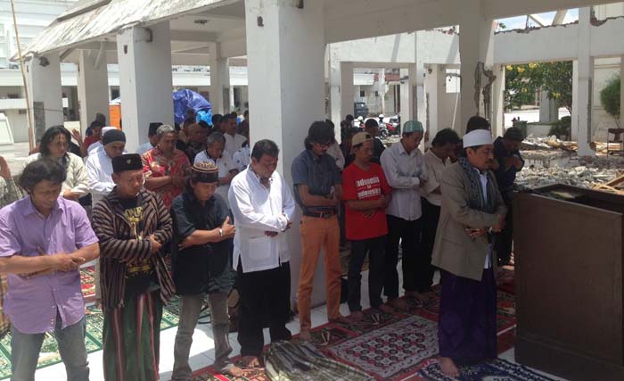 Untuk pertama kalinya sejak akhir Oktober lalu, Masjid Assakinah di komplek Balai Pemuda dipergunakan lagi untuk solat Jumat, 10 November. (foto: farid)