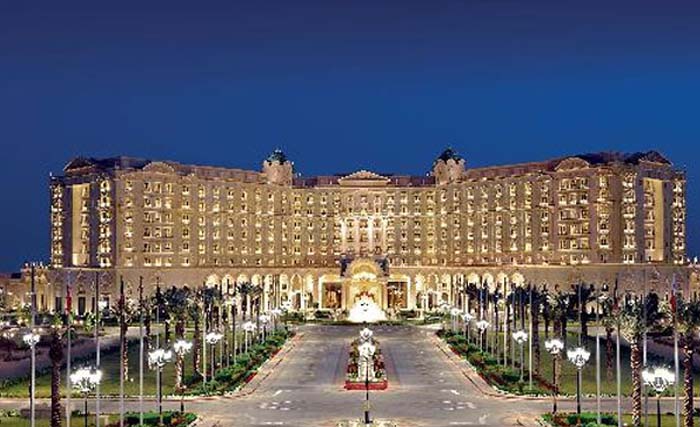Para pangeran yang ditangkap karena dugaan korupsi konon ditahan di Ritz Carlton Riyadh. (foto: dokumentasi)