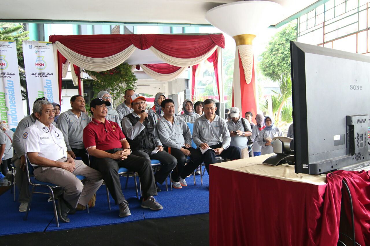 Wagub Jatim Saifullah Yusuf (Gus Ipul) saat teleconference dengan Wapres di Hari Kesehatan Nasional (12/11).