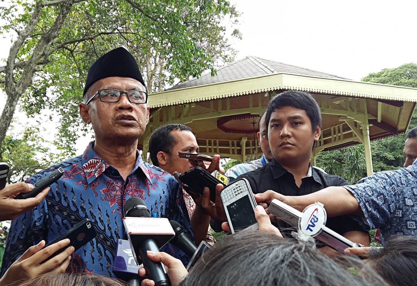 PENJELASAN: Haedar Nashir memberi keterangan pers. (foto: dok ngopibareng.id)