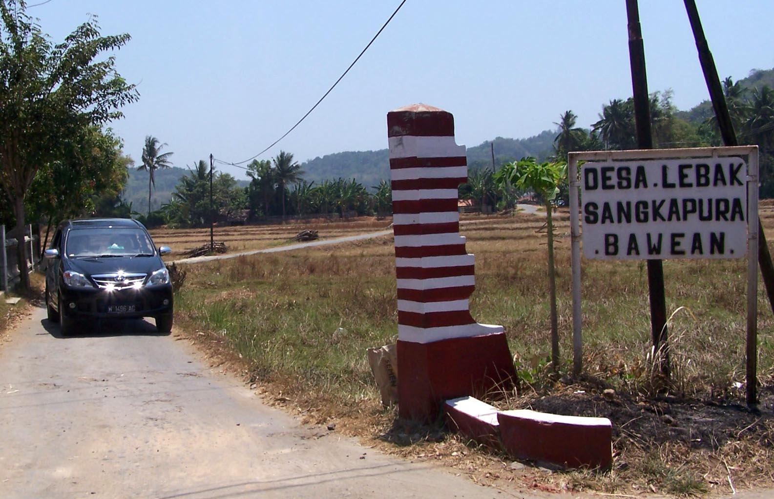 Gerbang menuju Desa Lebak, Sangkapura Pulau Bawean. Foto : Ngopibareng.id