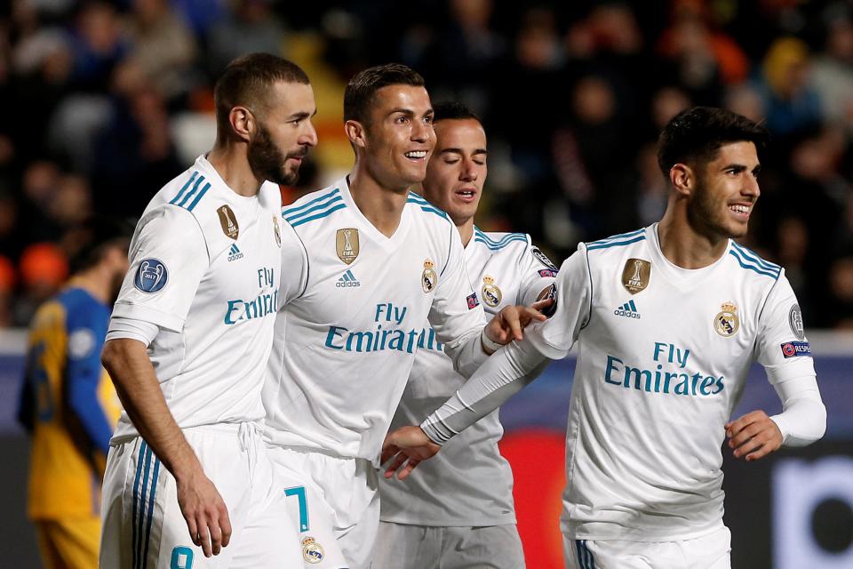 Pemain Real Madrid merayakan gol Cristiano Ronaldo dalam laga melawan APOEL, dini hari tadi. foto:reuters 