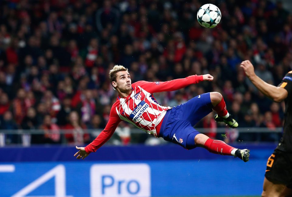 Gaya Griezmann setelah membobol gawang AS Roma lewat tendangan salto dalam lanjutan Liga Champions, dini hari tadi. 