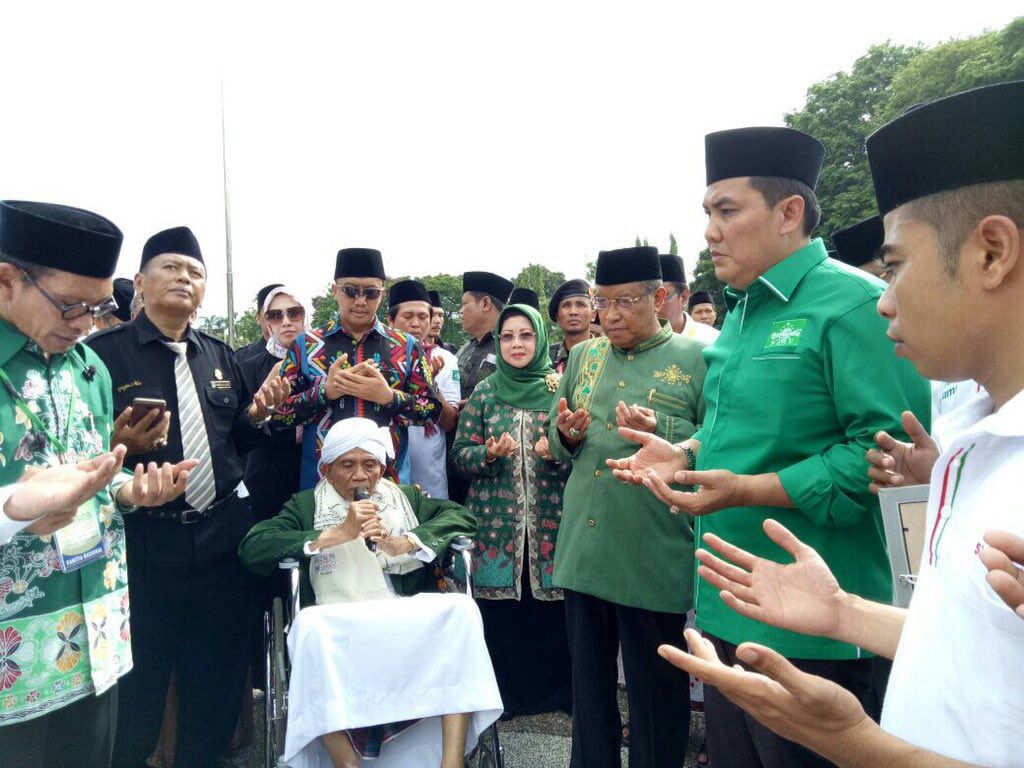 Jokowi menegaskan sikap pihaknya yang menanti rekomendasi yang dilahirkan nantinya. 