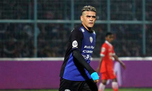 Cristian Gonzales ditunjuk bersama Bima Sakti melatih Timnas U-19 mengantikan posisi Indra Sajfri. 