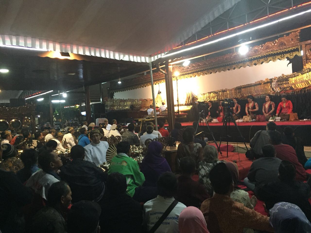 Wayangan di Tulungagung yang dihadiri Abdullah Azwar Anas, Sabtu (25/11).