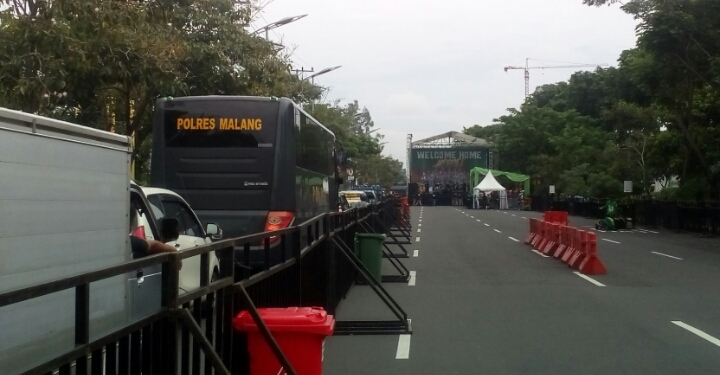 Kondisi Jalan A.Yani depan Graha Pena. (foto : ngopibareng) 