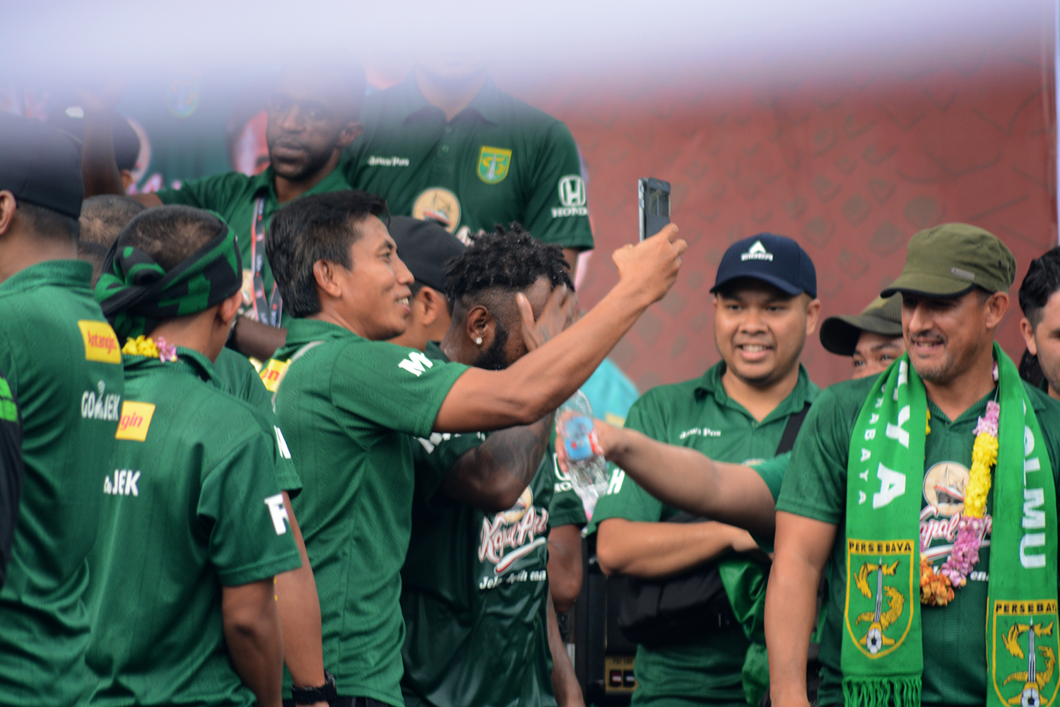 Manajemen Persebaya Surabaya saat diatas panggung. (foto: ngopibareng)