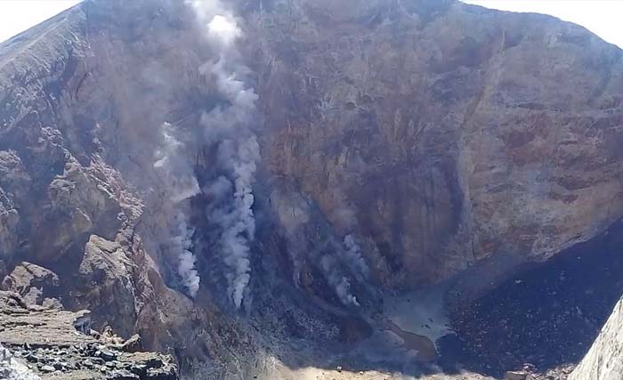 Kawah Gunung Agung Bali pada saat Siaga 1 beberapa waktu lalu. (foto:PVMBG)