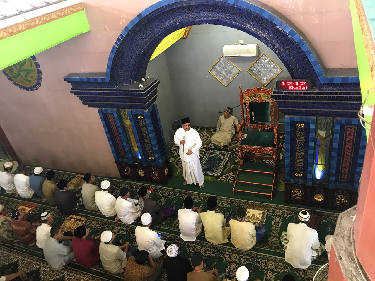 Wagub Jatim Saifullah Yusuf (Gus Ipul) ketika memberikan tausiyah di Masjid Al Amin Tandes, Jumat (1/12).