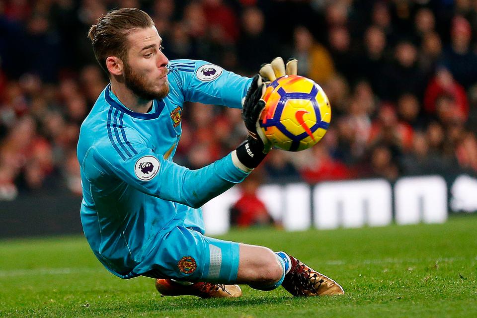 Kiper Man United David de Gea melakukan 14 penyelamatan dalam laga melawan Arsenal. foto: reuters