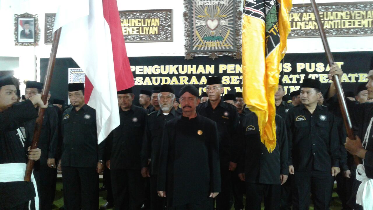 Pengukuhan Pengurus Pusat Persaudaraan Setia Hati Terate (PSHT)  di Pendopo Agung PSHT Pusat,  Kota Madiun, Sabtu (2/12) foto; tom