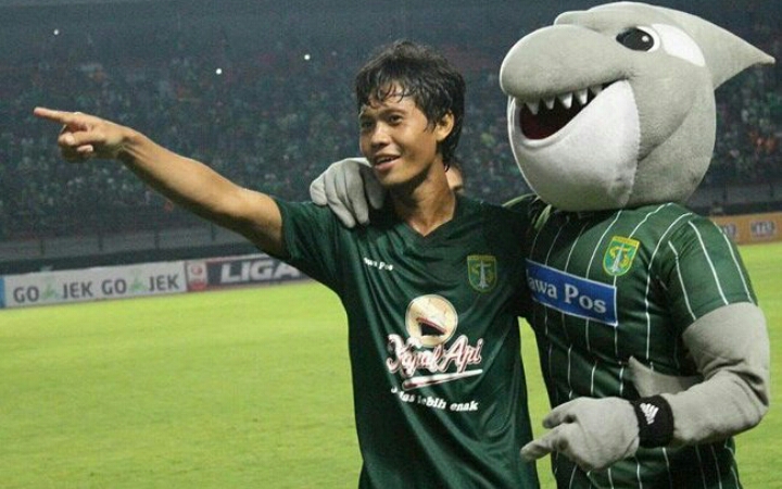 Striker Persebaya Rishadi Fauzi (foto : dok. Rishadi Fauzi) 