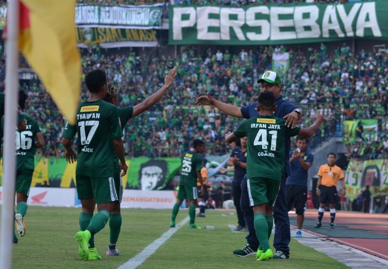 Persebaya kini hanya bisa menunggu niat baik Bhayangkara FC untuk mengembalikan akun TMS milik mereka. (foto: ngopibareng) 