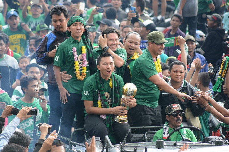 Meski sudah jadi juara Liga 2, hingga kini Persebaya belum juga mendapatkan jadiah uang Rp 1 miliar dari PT LIB. (foto : ngopibareng) 
