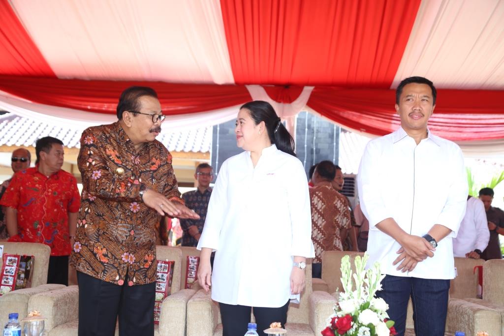 Pakde Karwo,  Menko PMK Puan Maharani, Menpora Imam Nahrowi, hadir dalam Penutupan Kirab Pemuda 2017 di Lapangan Kanigoro, Kab. Blitar, Kamis, 7 Desember 2017.