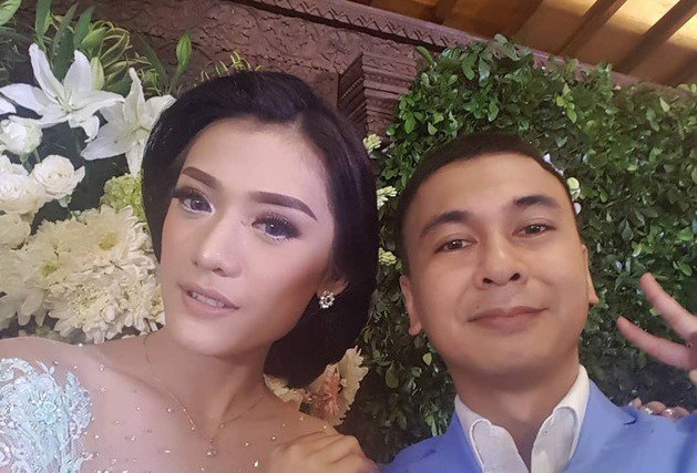 Raditya Dika akhirnya resmi bertunangan dengan kekasihnya Anissa Aziza, Jumat, 8 Desember 2017. (Foto: Instagram @raditya_dika)