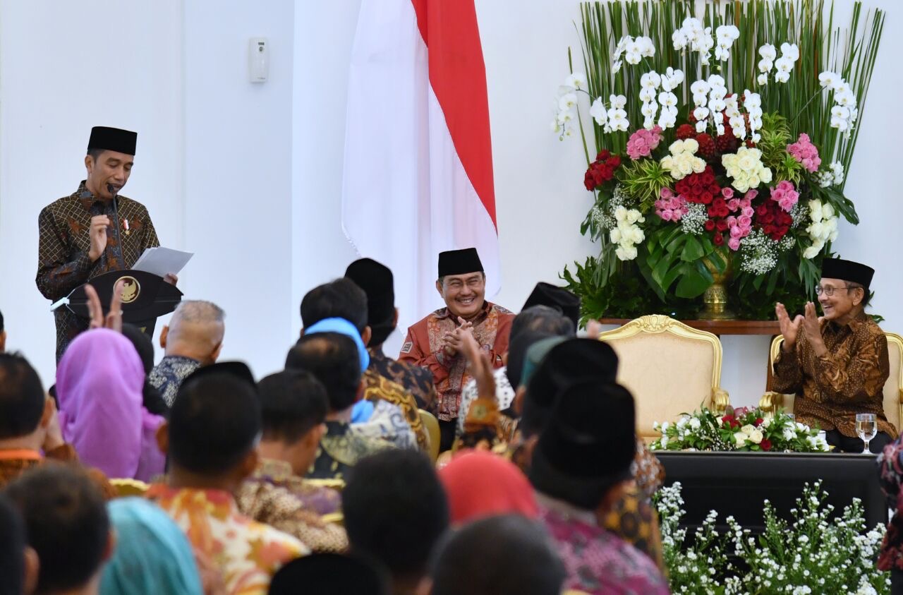 Presiden saat memberikan sambutan dalam acara peresmian pembukaan Silaturahmi Kerja Nasional (Silaknas) ICMI se-Indonesia dan Hari Ulang Tahun ke-27 ICMI, yang digelar pada Jumat, 8 Desember 2017, di Istana Kepresidenan Bogor, Jawa Barat. (Foto: Biro Pers Setpres)