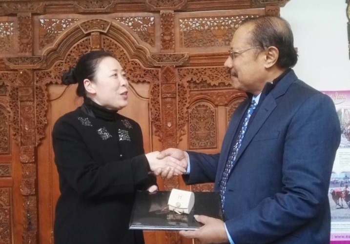 Sekretaris Daerah Jawa Timur, Akhmad Sukardi membuka pusat promosi investasi, dagang, dan pariwasata Jawa Timur atau Exchange Center Jatim di European Trade Center, Tianjin (ECJT) Tiongkok. Sabtu, 9 Desember 2017. (Foto: Istimewa)