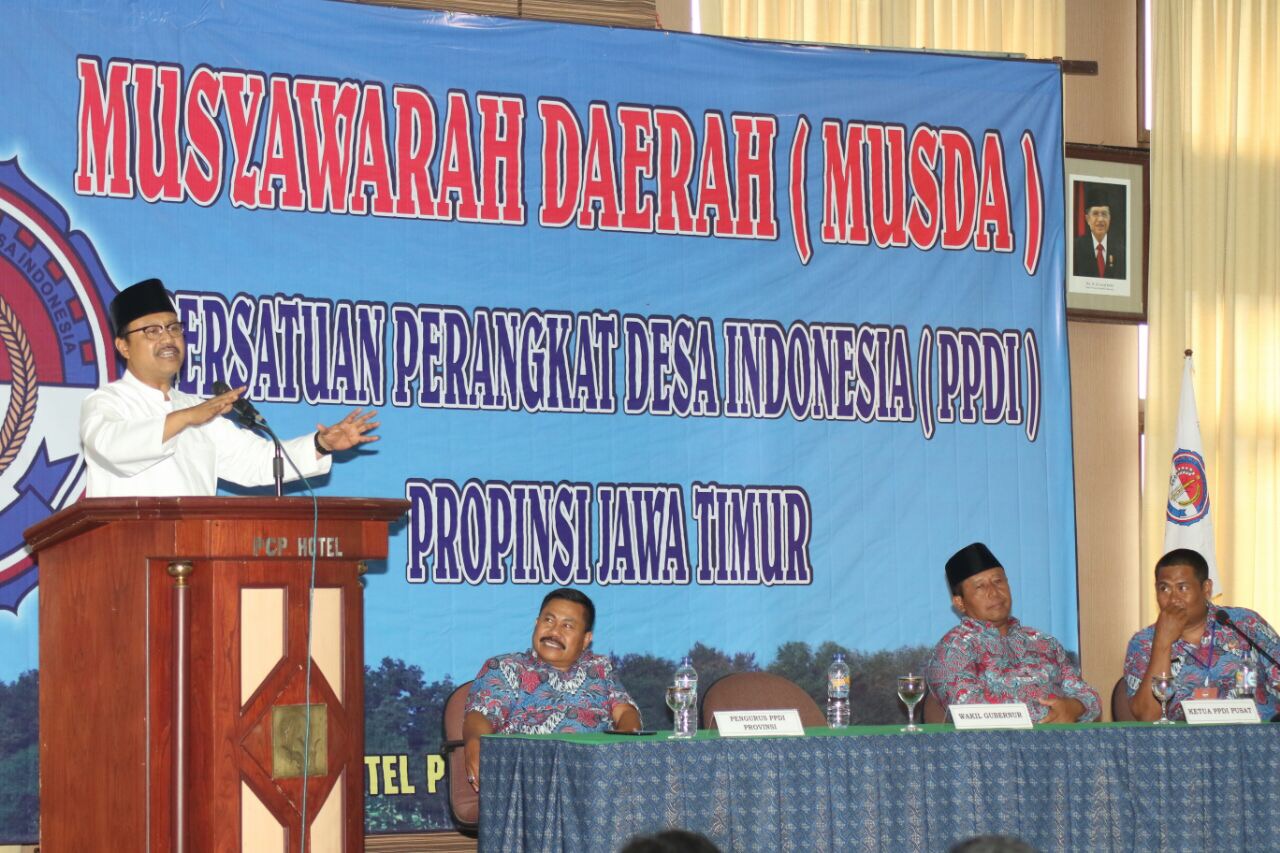 Wakil Gubernur Jatim Saifullah Yusuf (Gus Ipul) saat menutup Musda Persatuan Persngkat Desa, Minggu (10/12). Foto : Humas Jatim