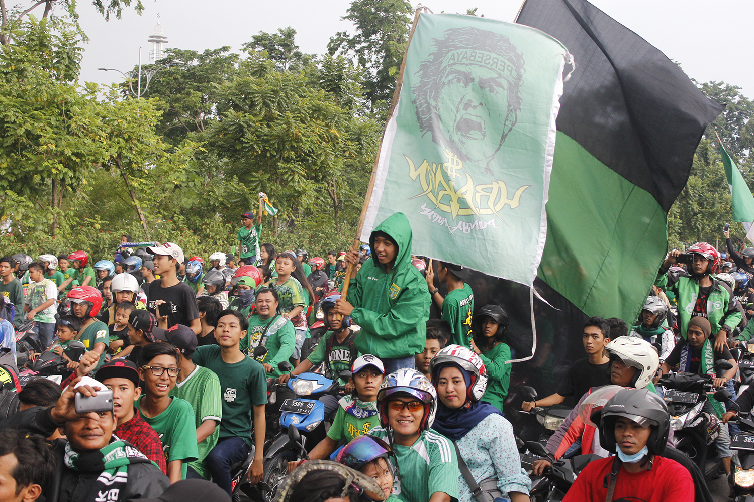 Bonek Mania, Suporter Persebaya Surabaya, sudah menyiapkan agenda untuk tagih janji Bhayangkara FC kembalikan TMS milik Persebaya. (foto: dok ngopibareng.id)