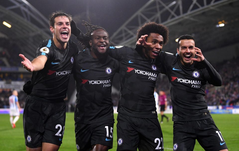 Para pemain Chelsea melakukan selebrasi usai mengalahkan HUndresfield dalam lanjutan Liga Inggris dini hari tadi. foto:gettyimages