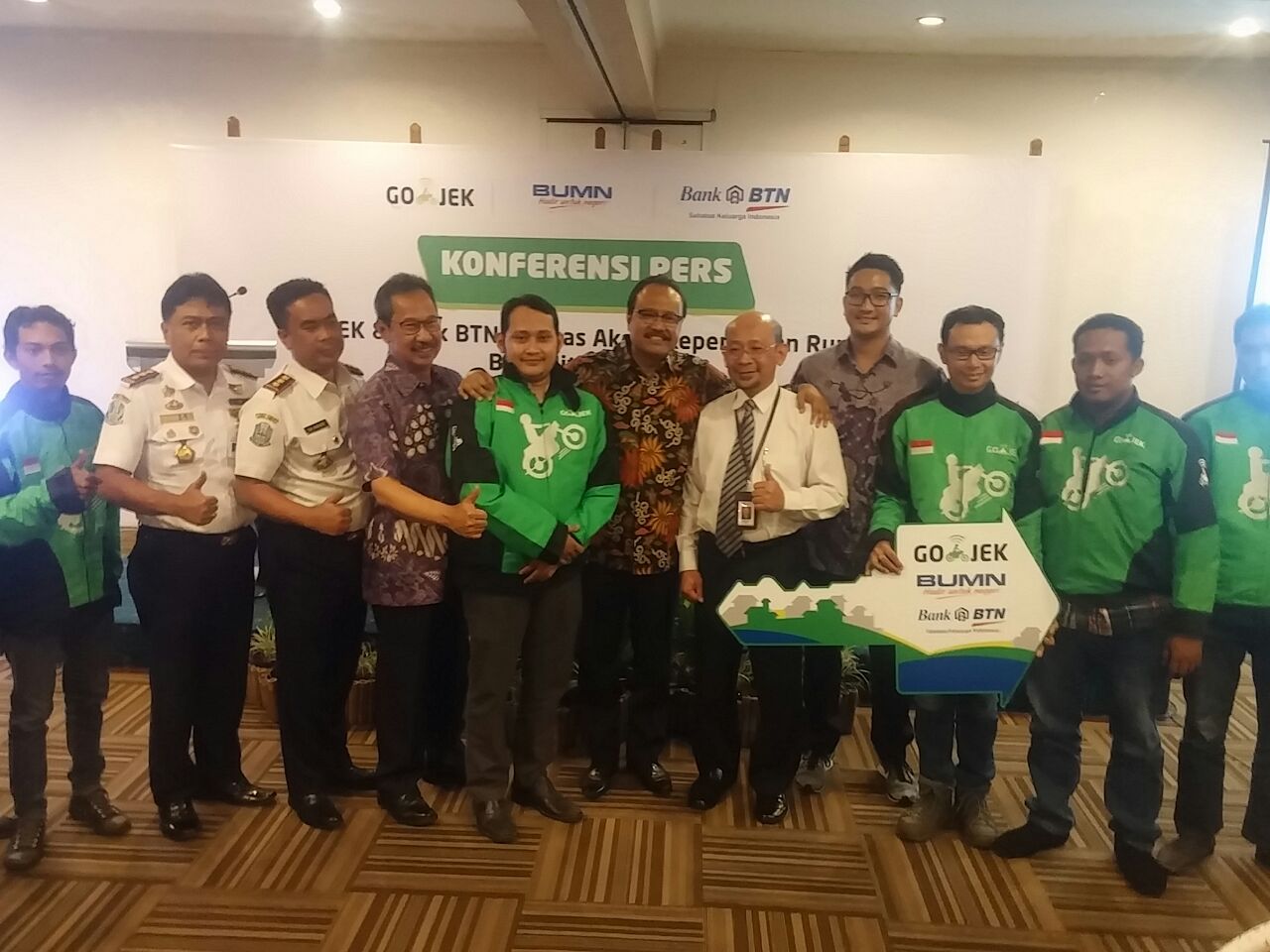 Wagub Jatim Saifullah Yusuf (Gus Ipul) saat memberikan keterangan pers pembelian rumah murah melalui GoJek, Rabu (13/12). Foto : Ngopibareng.id