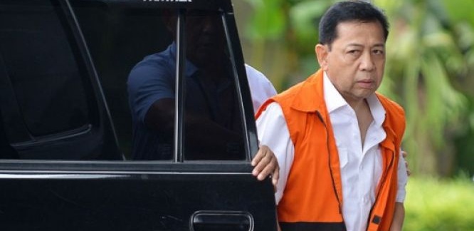 Setya Novanto saat akan mengikuti sidang perdana dugaan korupsi E-KTP di Pengadilan Tindak Pidana Korupsi kemarin. (Foto: Dokumentasi)