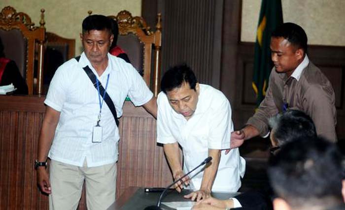 Setya Novanto sakit saat sidang praperadilan hari Rabu 13 Desemeber kemarin. (foto: liputan6com)