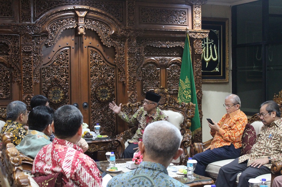 DEMI UMAT: Ketua Umum PP Muhammadiyah Haedar Nashir, Bendahara Umum PP Muhammadiyah Suyatno, Bendahara PP Muhammadiyah Marpuji Ali, serta Ketua PP Muhammadiyah Anwar Abbas. (foto: ist)