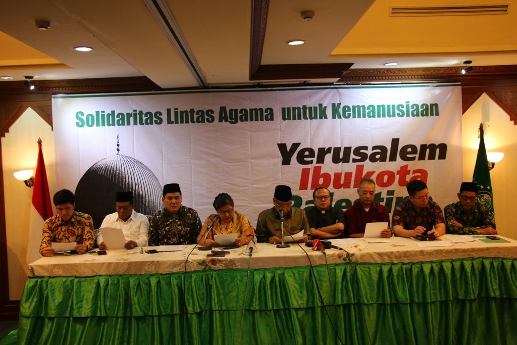 SOLIDARITAS PALESTINA: KH Said Aqil Siroj, Ketua Umum PBNU bersama tokoh lintas agama di Jakarta.(foto: ist)