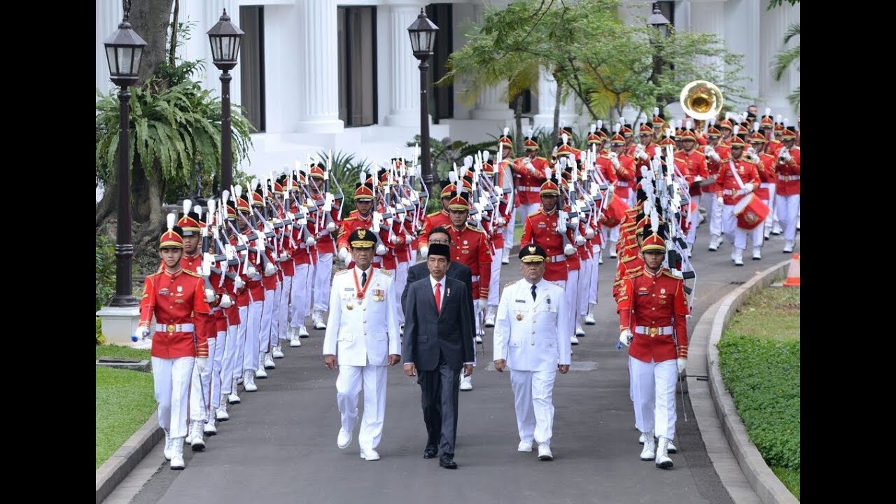 Jokowi melantik Gubernur DKI Jakarta Anies Baswedan dan wakilnya Sandiaga Uno. (Foto: Dokumentasi)