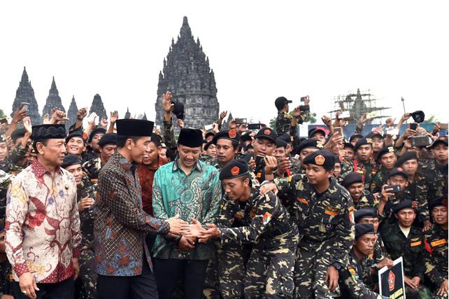 Apel Kebangsaan Pemuda Islam Indonesia di pelataran Candi Prambanan, Kabupaten Sleman, Daerah Istimewa Yogyakarta, Sabtu 16 Desember 2017. (Foto: Setpres)