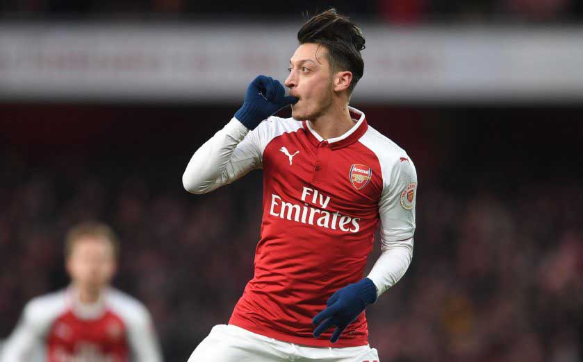 Mesut Oezil mencetel gol kemenangan Arsenal atas Newcastle United, 1-0 dalam lanjutan Liga Inggris, malam tadi. 