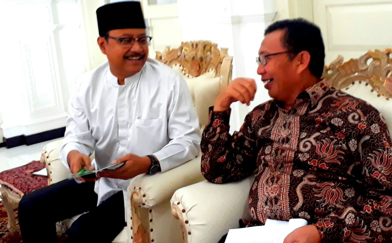 Gus Ipul saat ramah tamah dengan Bupati Tuban sebelum acara