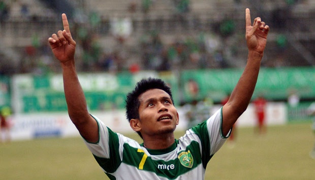 Andik Vermasah, kala berseragam Persebaya pada 2010 lalu. (foto; dokumentasi)