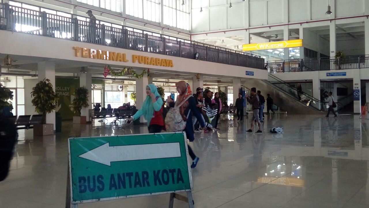 Kondisi terminal Purabaya menjelang libur Natal dan Tahun Baru 2018. (foto: ngopibareng)