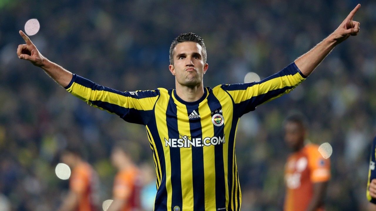 Hijrah ke Turki ternyata membuat Van Persie berpenghasilan 242 milyar dalam 1 tahunnya