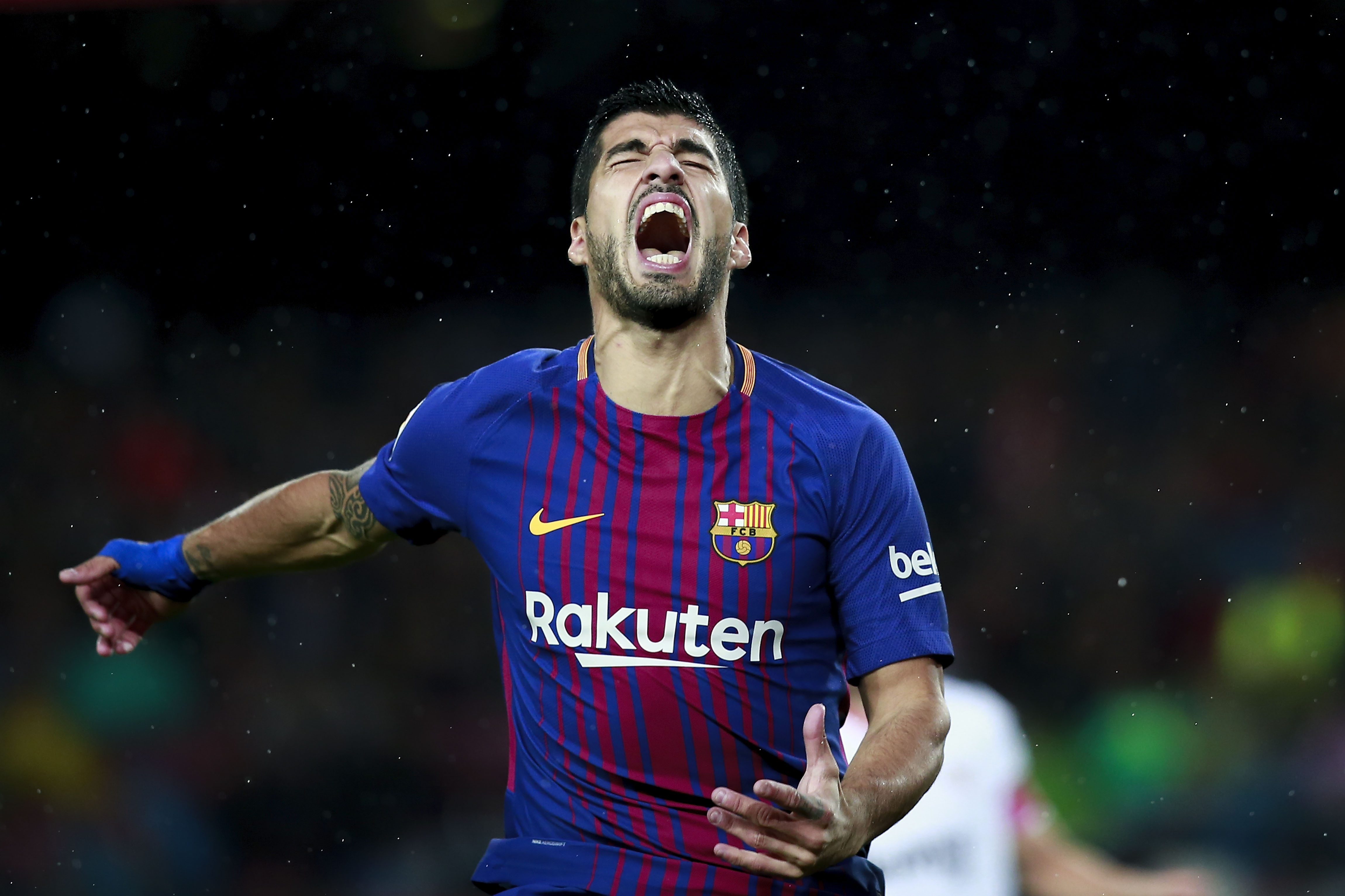 Dikenal kontroversial tak membuat Suarez galau, karena berpenghasilan Rp. 316,8 milyar setahun