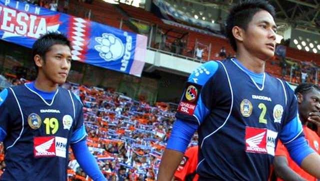 Purwaka Yudi (depan) kembali memperkuat Arema di Liga 1 musim depan.foto;ist