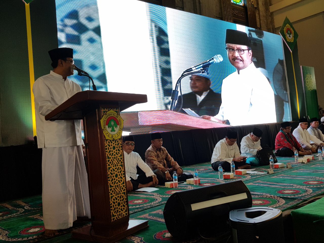 Wagub Jatim Saifullah Yusuf (Gus Ipul) bersama 20 Ribu Penghafal Quran, Senin (25/12). (Foto : ngopibareng.id)