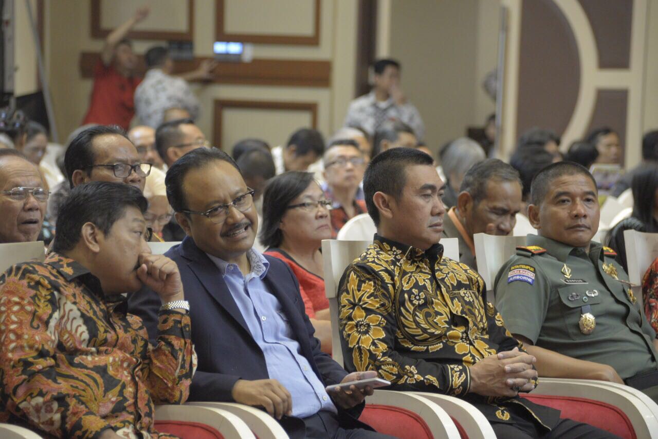 Wagub Jawa Timur Saifullah Yusuf (Gus Ipul) dihadapan seribu jemaah MUKI, Senin (25/12) malam. (Foto : ngopibareng.id