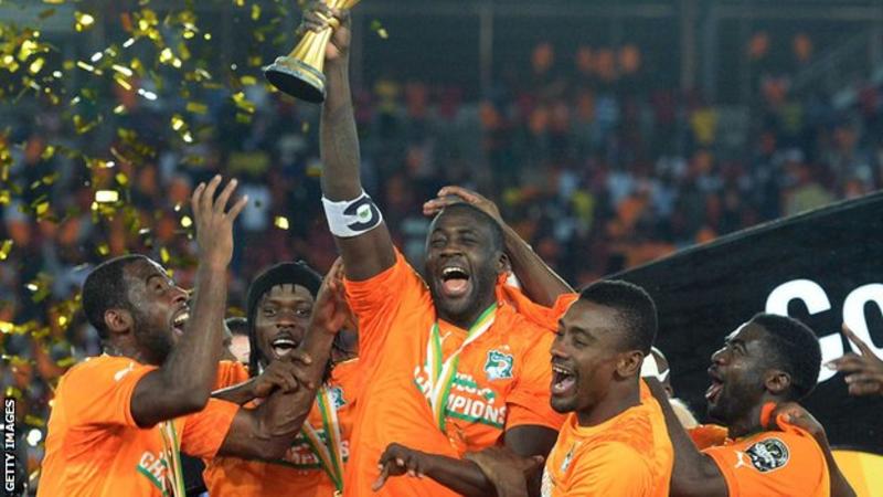 Yaya Toure (tengah) sudah memutuskan untuk pensiun dari timnas nasional, saat usianya sudah menginjak 34 tahun. (foto: BBC)
