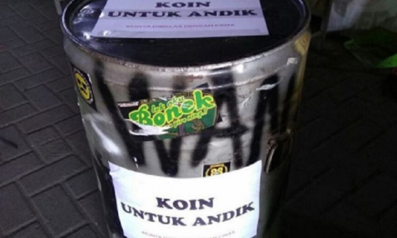 Drum yang berisikan koin untuk Andik Vermansah. (foto: greennord.27)