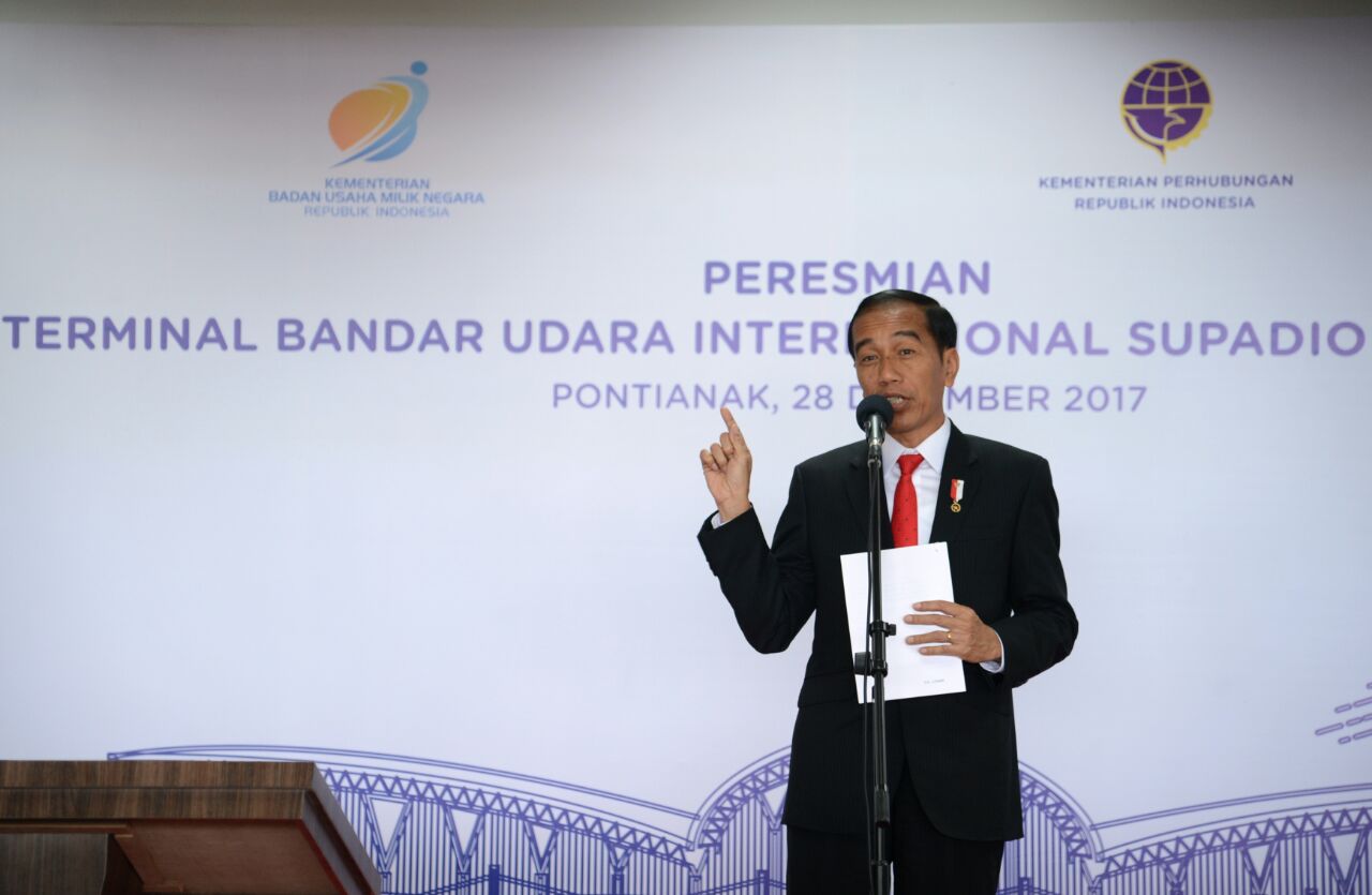 Presiden Joko Widodo saat meresmikan Bandara Soepadio Pontianak, 28 Desember 2017. ( Foto: Setpres)