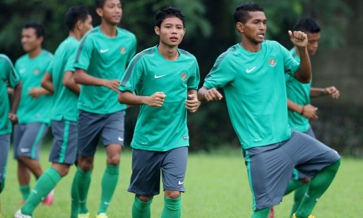 Evan Dimas (tengah) hingga saat ini belum bisa bergabung dengan tim Selangor FA.
