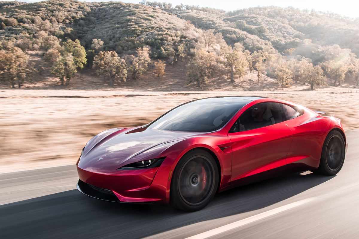 Disain futuristik Tesla Roadster tak menghilangkan kecepatan pacu hingga 400 km/jam 