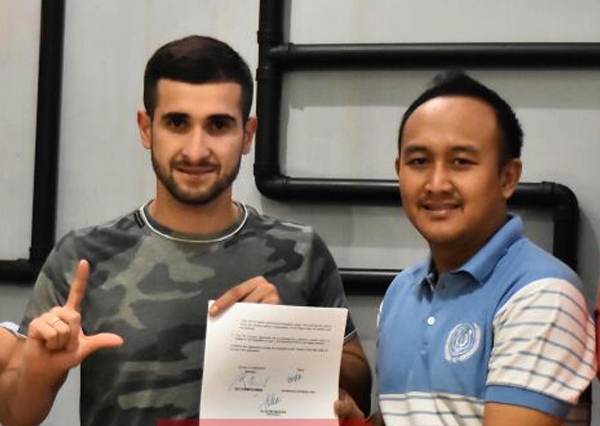  Gelandang Timnas Tajikistan, Fatkhullo Fatkhulloev resmi tekan kontrak di Persela Lamongan. foto:persela