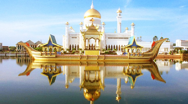 KAYA: Kemegahan mewarnai kota Brunai Darusaalam yang kaya akan minyak dan gas. 